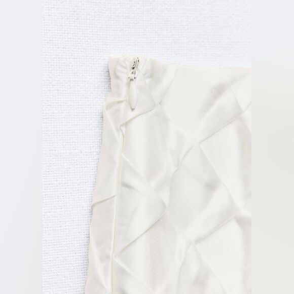 ZARA DIAMONDโSATINโEFFECTโMIDIโSKIRT - Picture 6 of 7